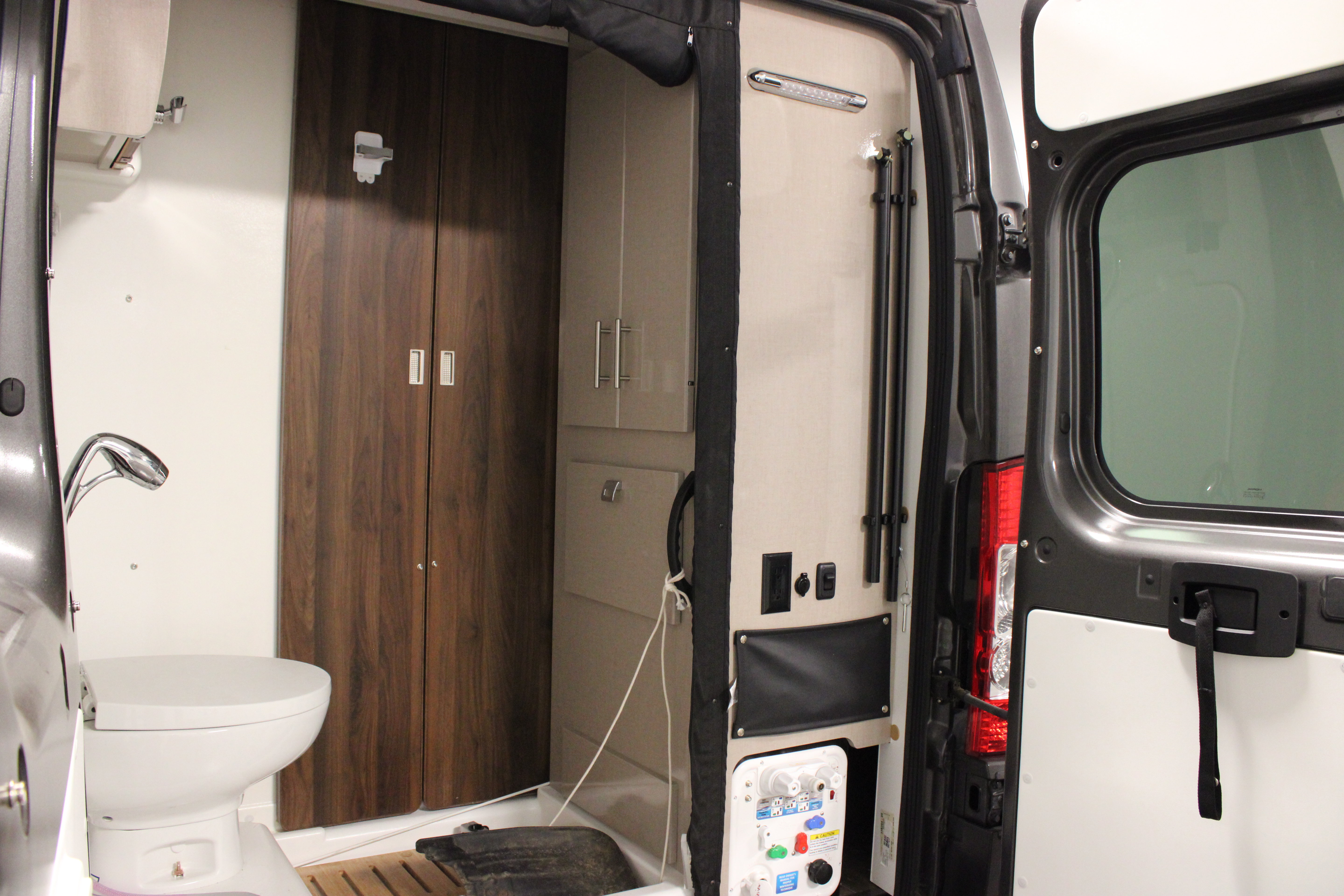 Used 2021 RAM ProMaster 3500 w/ Premium Appearance Group FWD image 16