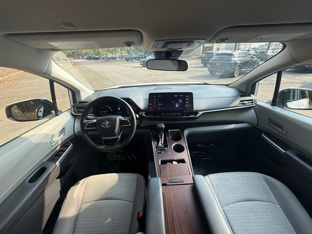 Used 2021 Toyota Sienna LE image 9