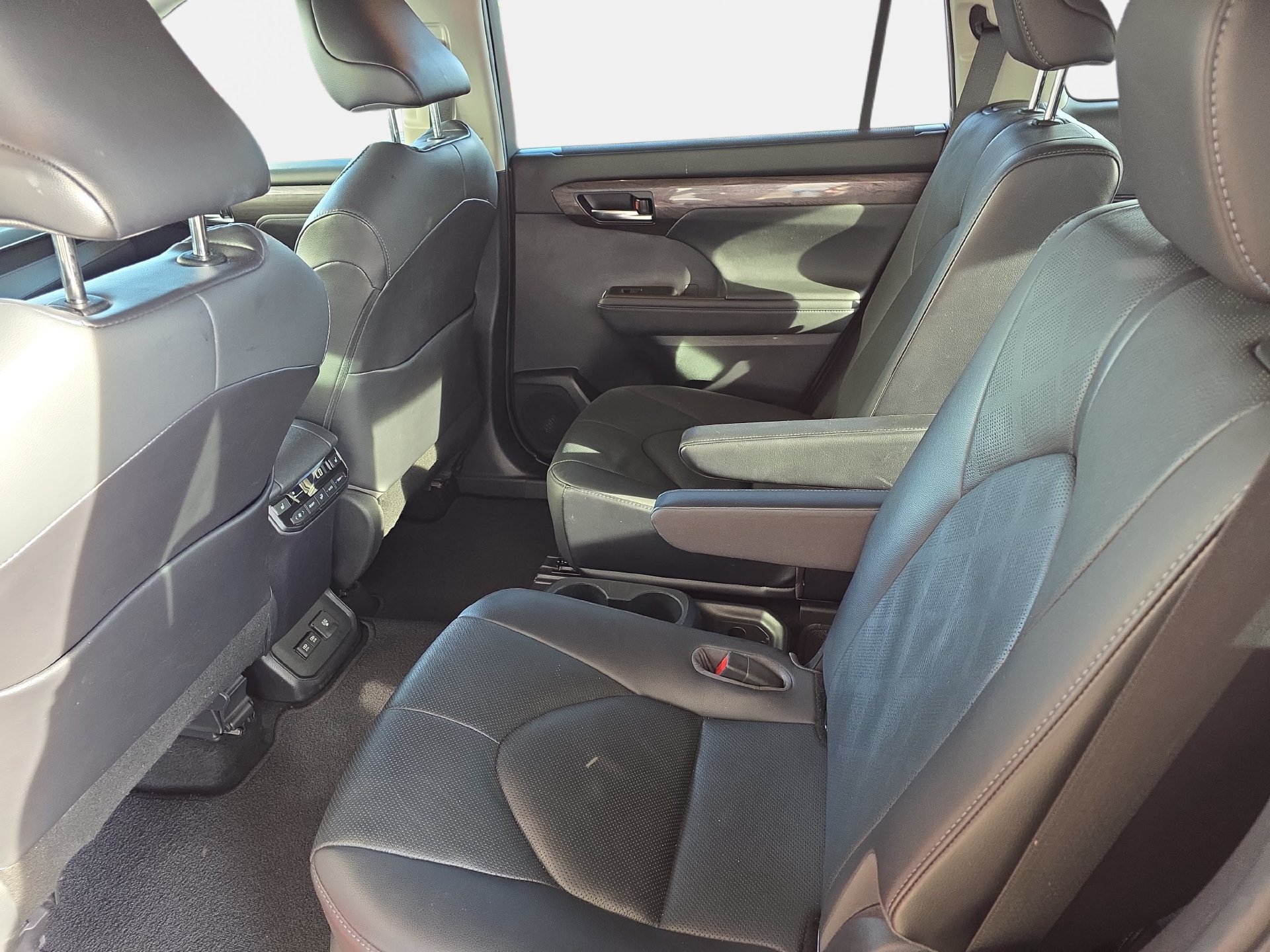 Used 2021 Toyota Highlander Platinum AWD/4WD image 14