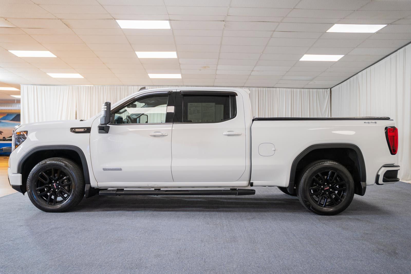 Used 2022 GMC Sierra 1500 Elevation w/ Preferred Package AWD/4WD image 5