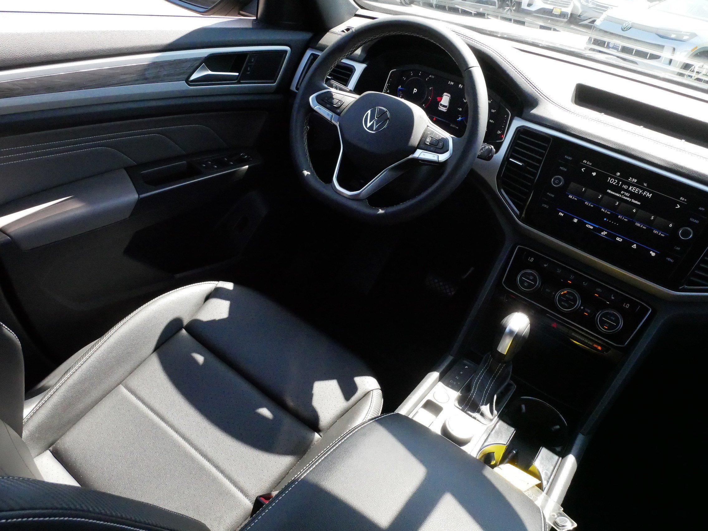 Certified 2023 Volkswagen Atlas Cross Sport SE w/ Panoramic Sunroof Package AWD/4WD image 2