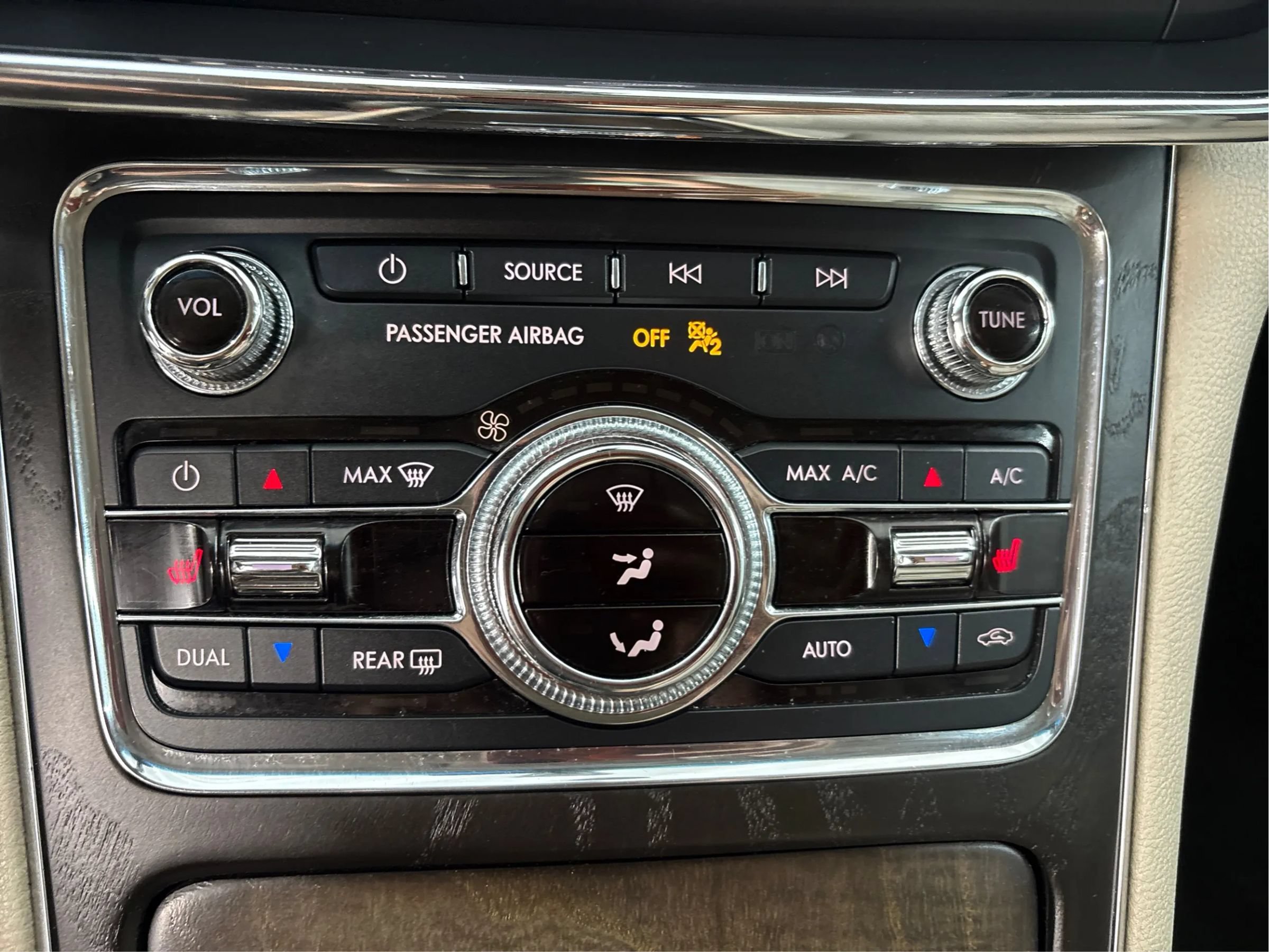 Used 2017 Lincoln Continental Select FWD image 36