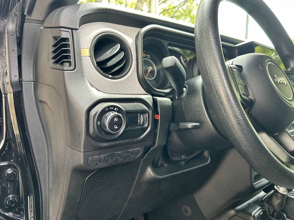 Certified 2024 Jeep Gladiator Sport AWD/4WD image 16