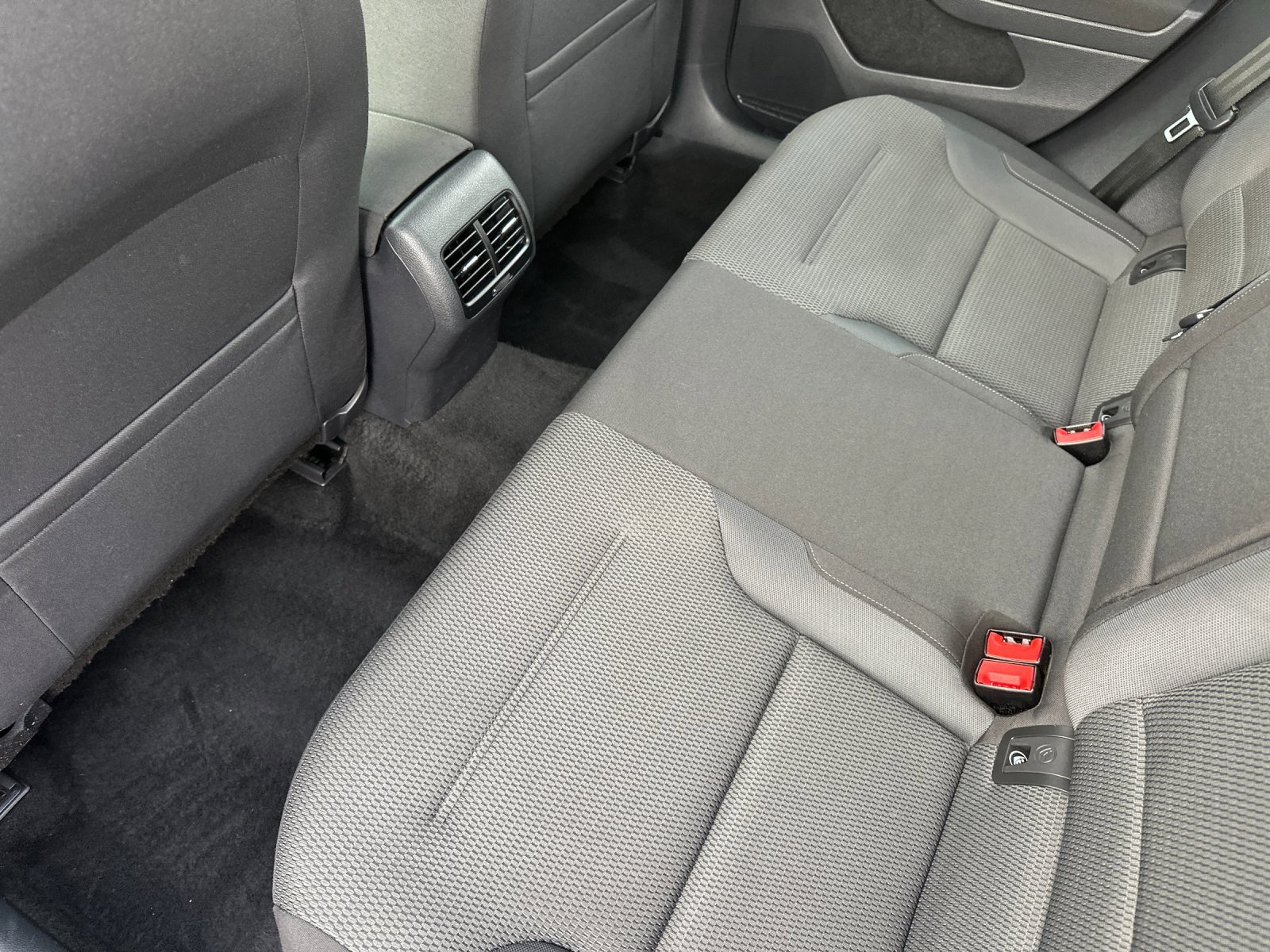 Used 2019 Volkswagen e-Golf SE w/ Driver Assistance Package image 12