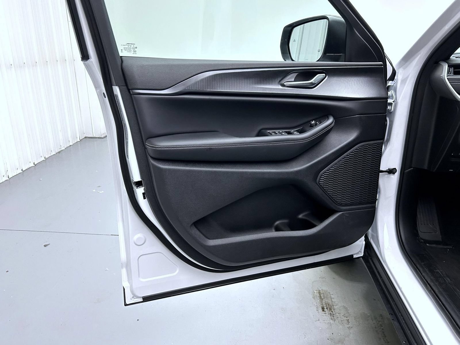 New 2026 Jeep Grand Cherokee Laredo AWD/4WD image 9