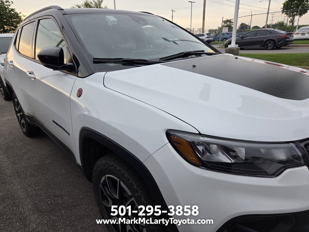 Used 2025 Jeep Compass Trailhawk w/ Trailer Tow Group AWD/4WD image 4