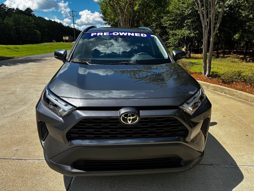 Used 2025 Toyota RAV4 XLE AWD/4WD image 2