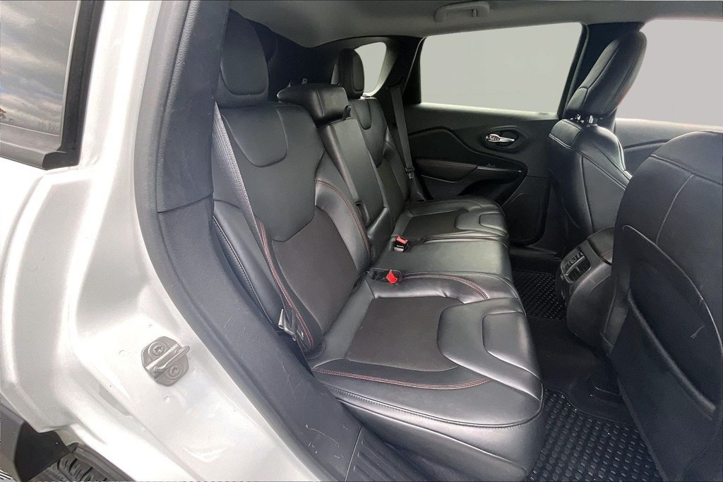 Used 2021 Jeep Cherokee Trailhawk AWD/4WD image 28