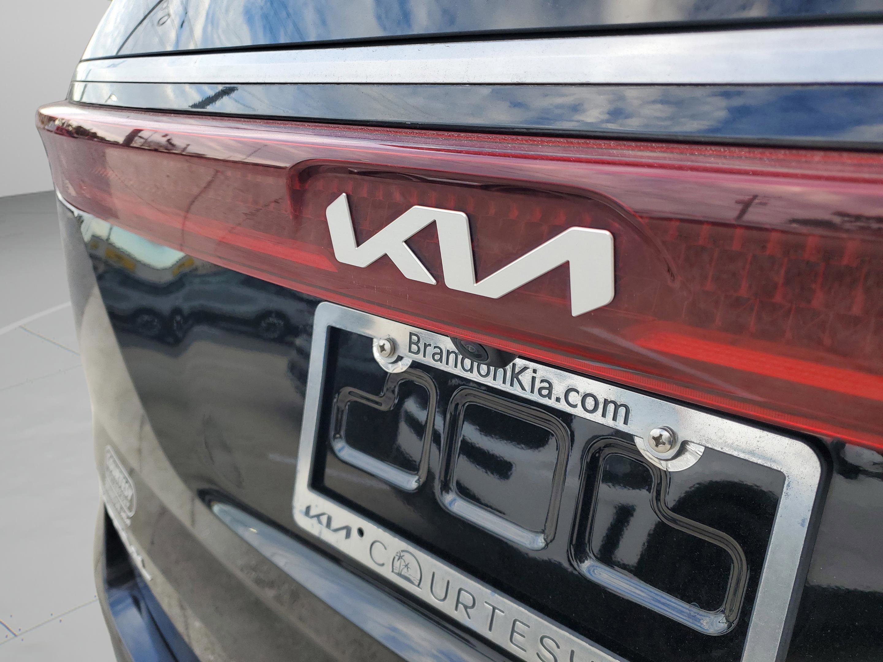 Used 2024 Kia Carnival SX Prestige image 7