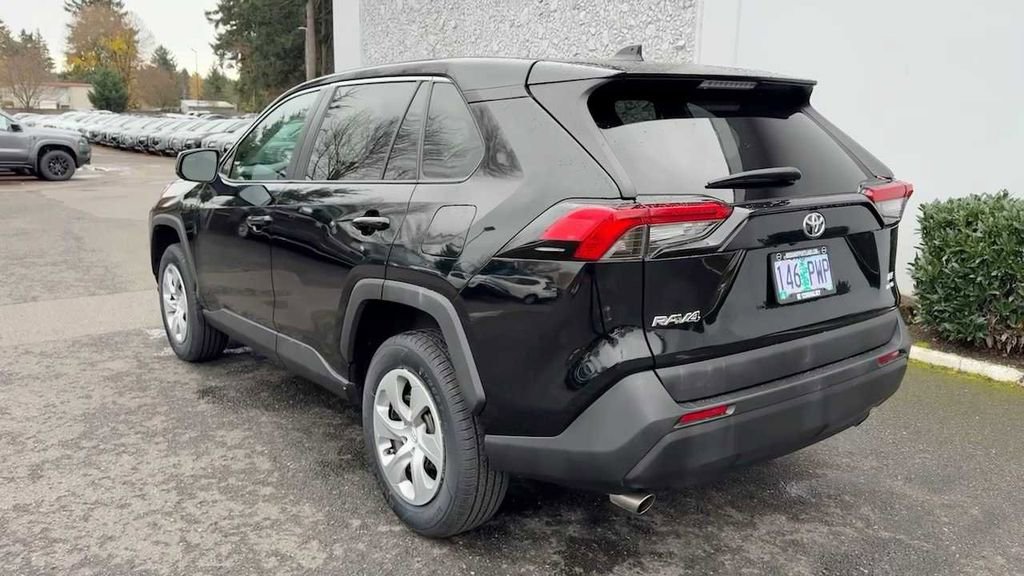 Used 2022 Toyota RAV4 LE image 10