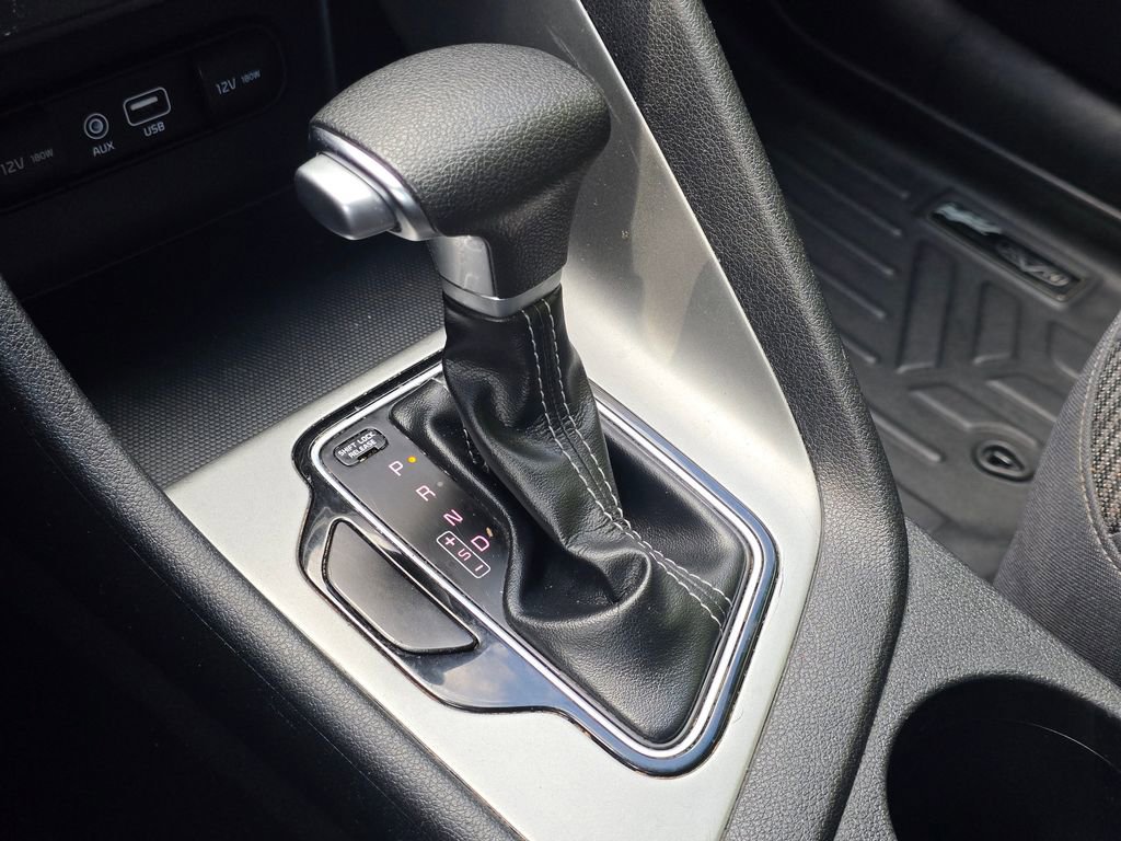 Used 2017 Kia Niro LX image 40