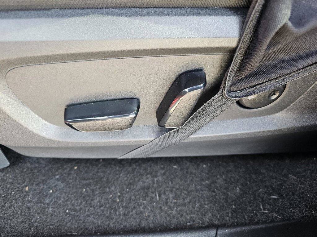 Used 2024 Nissan Pathfinder SV w/ Black Appearance Package image 19