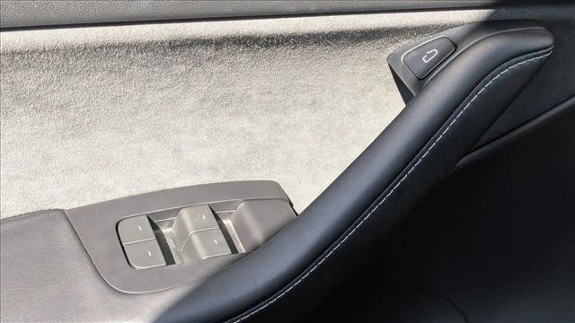 Used 2022 Tesla Model Y Performance image 13