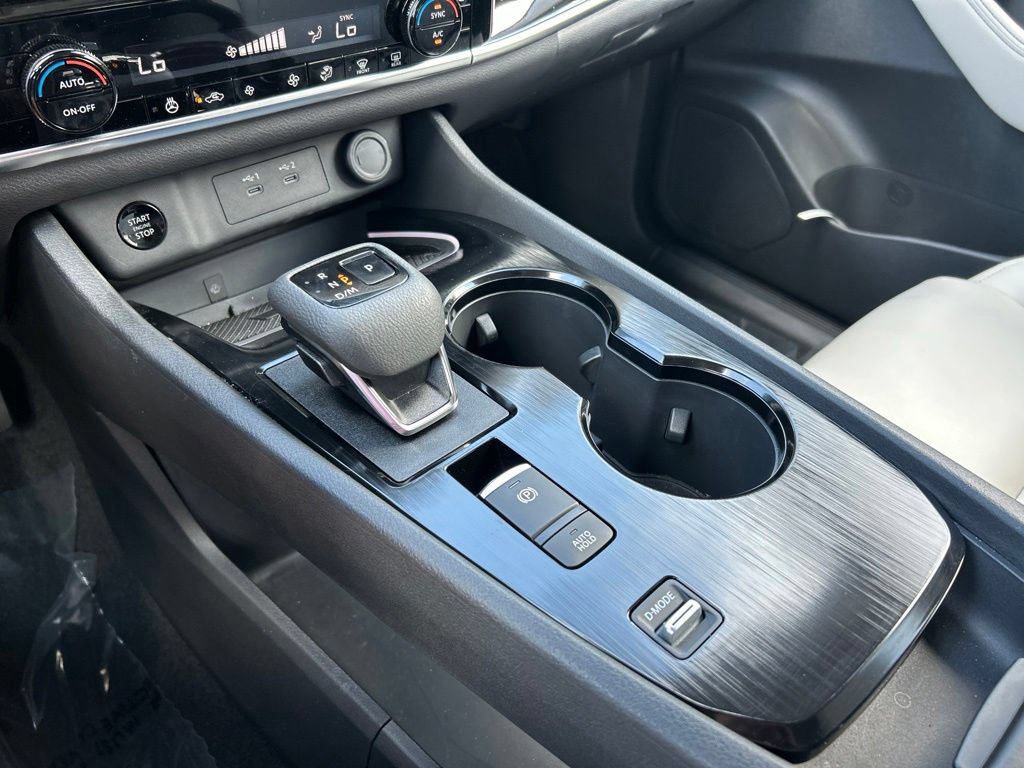 Certified 2025 Nissan Rogue SL FWD image 37