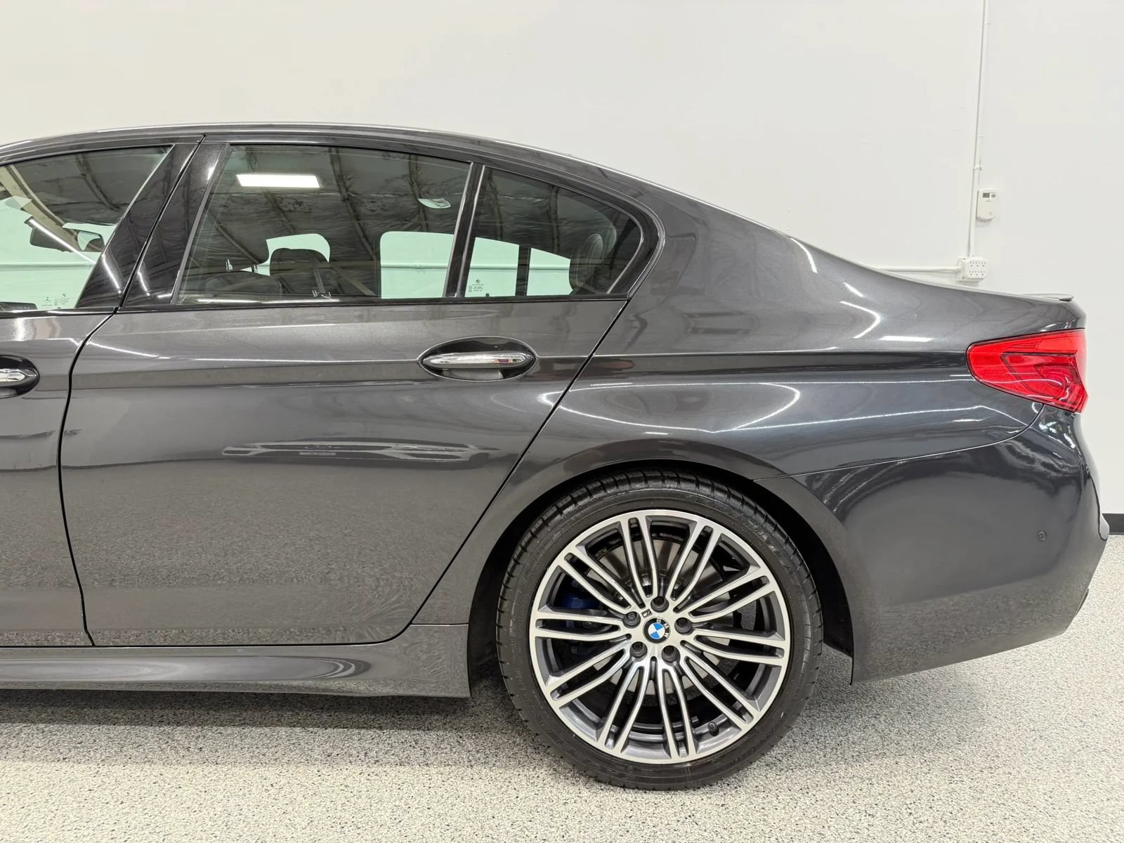 Used 2018 BMW M550i xDrive w/ Driving Assistance Package AWD/4WD image 7