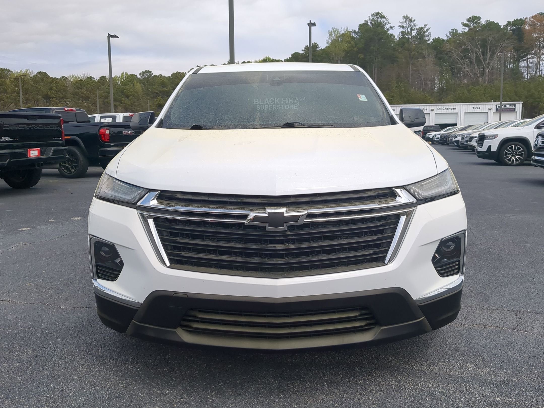 Used 2023 Chevrolet Traverse LS FWD image 2