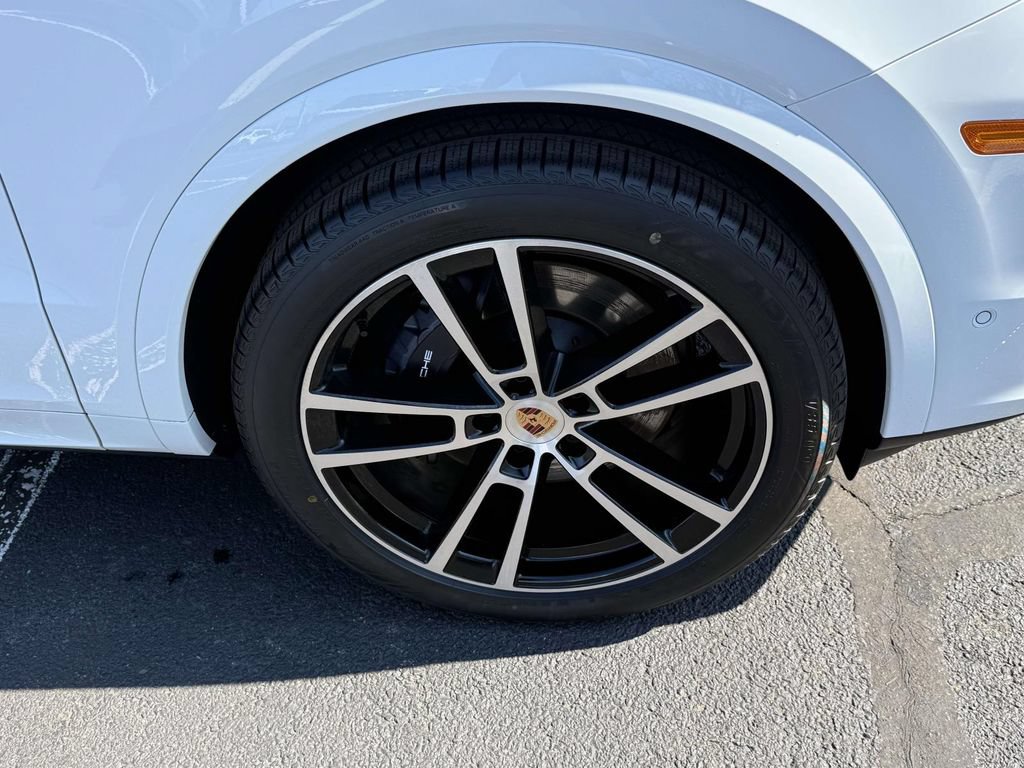 Used 2026 Porsche Cayenne AWD/4WD image 7