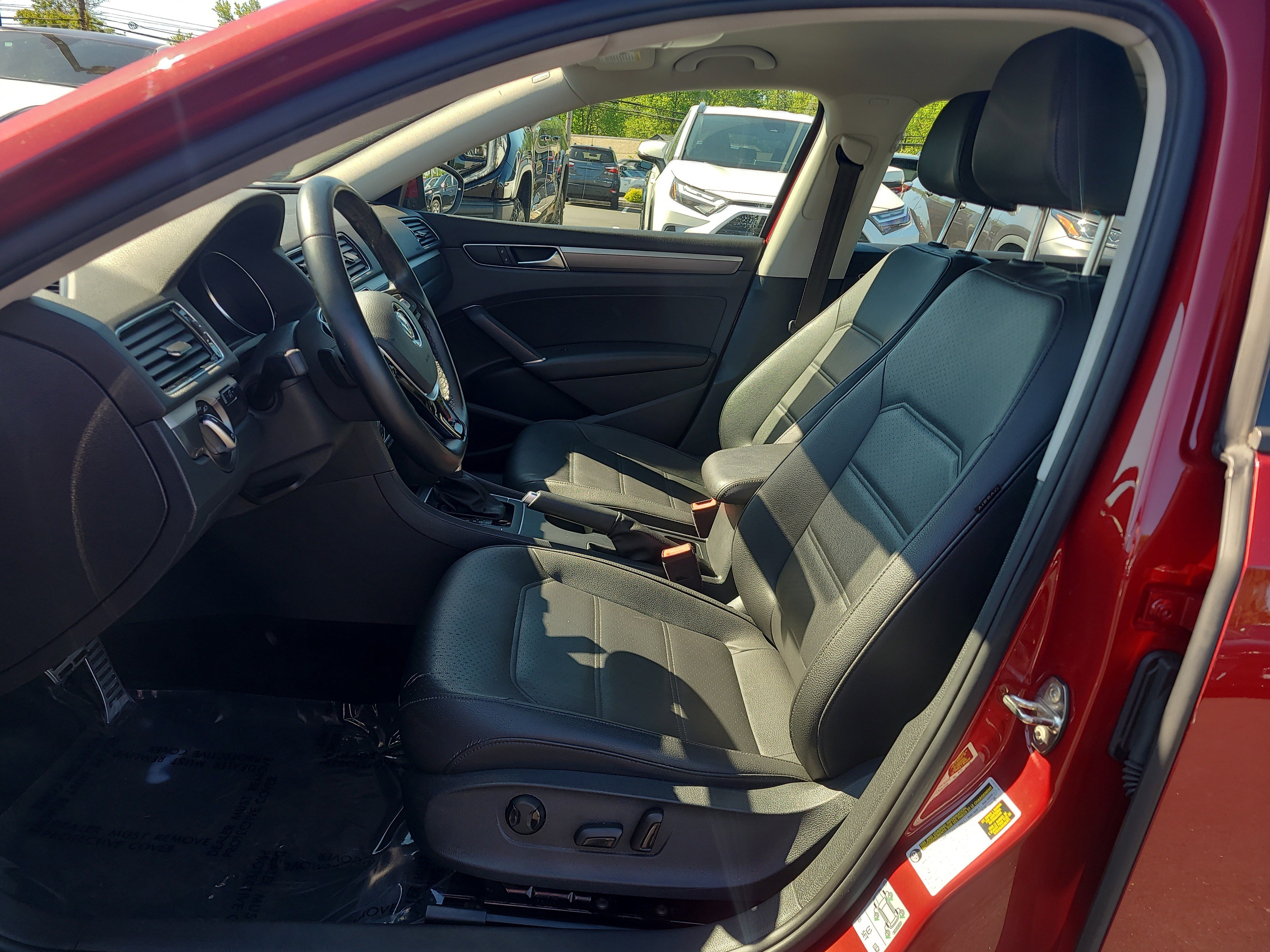 Used 2018 Volkswagen Passat 2.0T R-Line FWD image 17