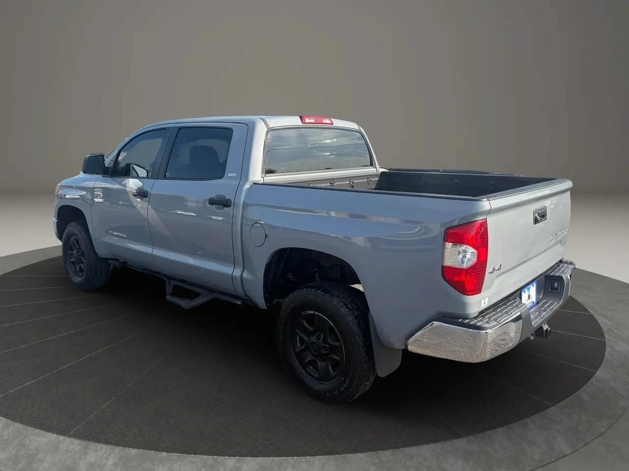 Used 2019 Toyota Tundra SR5 w/ SR5 Upgrade Package AWD/4WD image 3