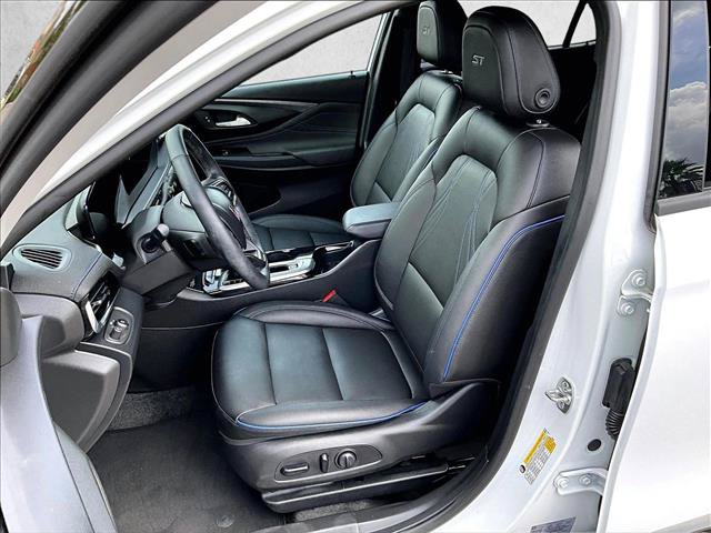 Used 2025 Buick Envista Sport Touring w/ Convenience I Package FWD image 24
