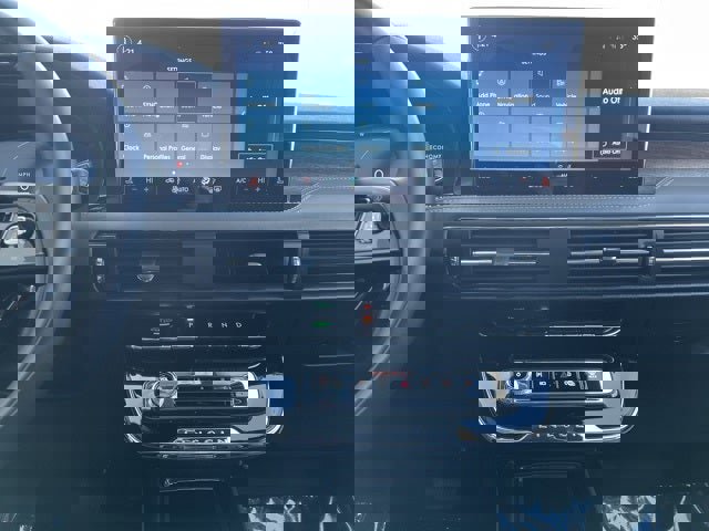 Used 2025 Lincoln Corsair Grand Touring image 32