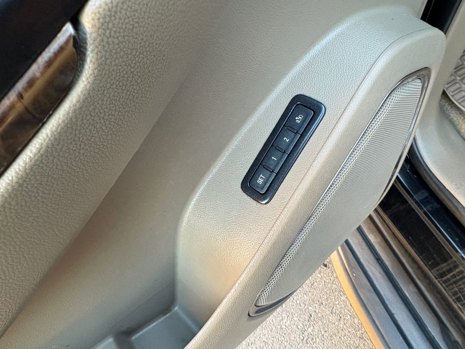 Used 2018 Chevrolet Suburban LT image 16