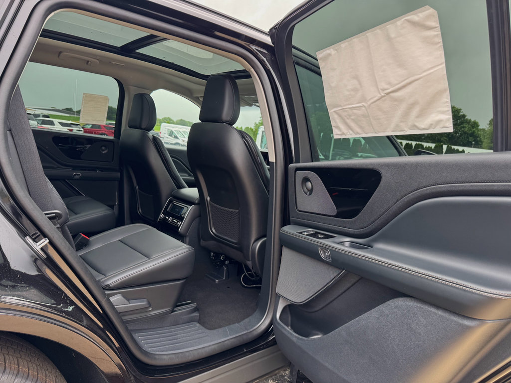 New 2025 Lincoln Aviator AWD w/ Jet Appearance Package image 18