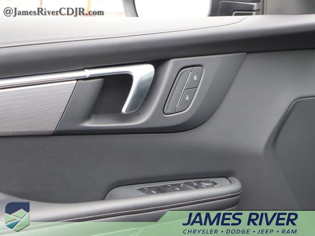 Used 2025 Buick Enclave Preferred image 23