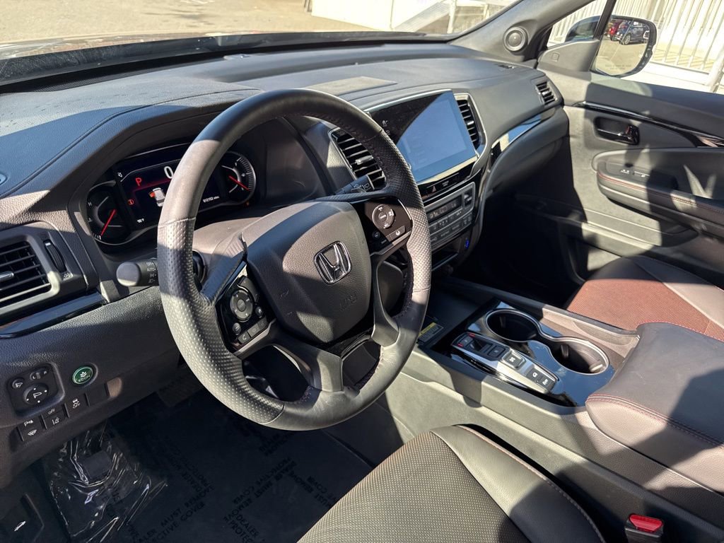 Used 2025 Honda Passport Black Edition image 25