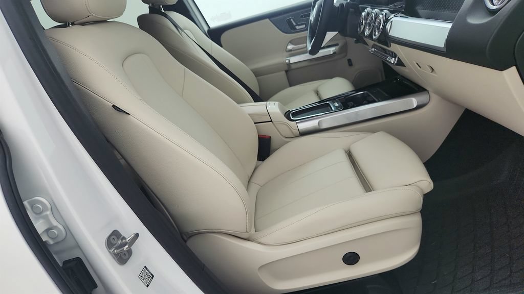 Used 2025 Mercedes-Benz GLB 250 w/ Exclusive Package image 28