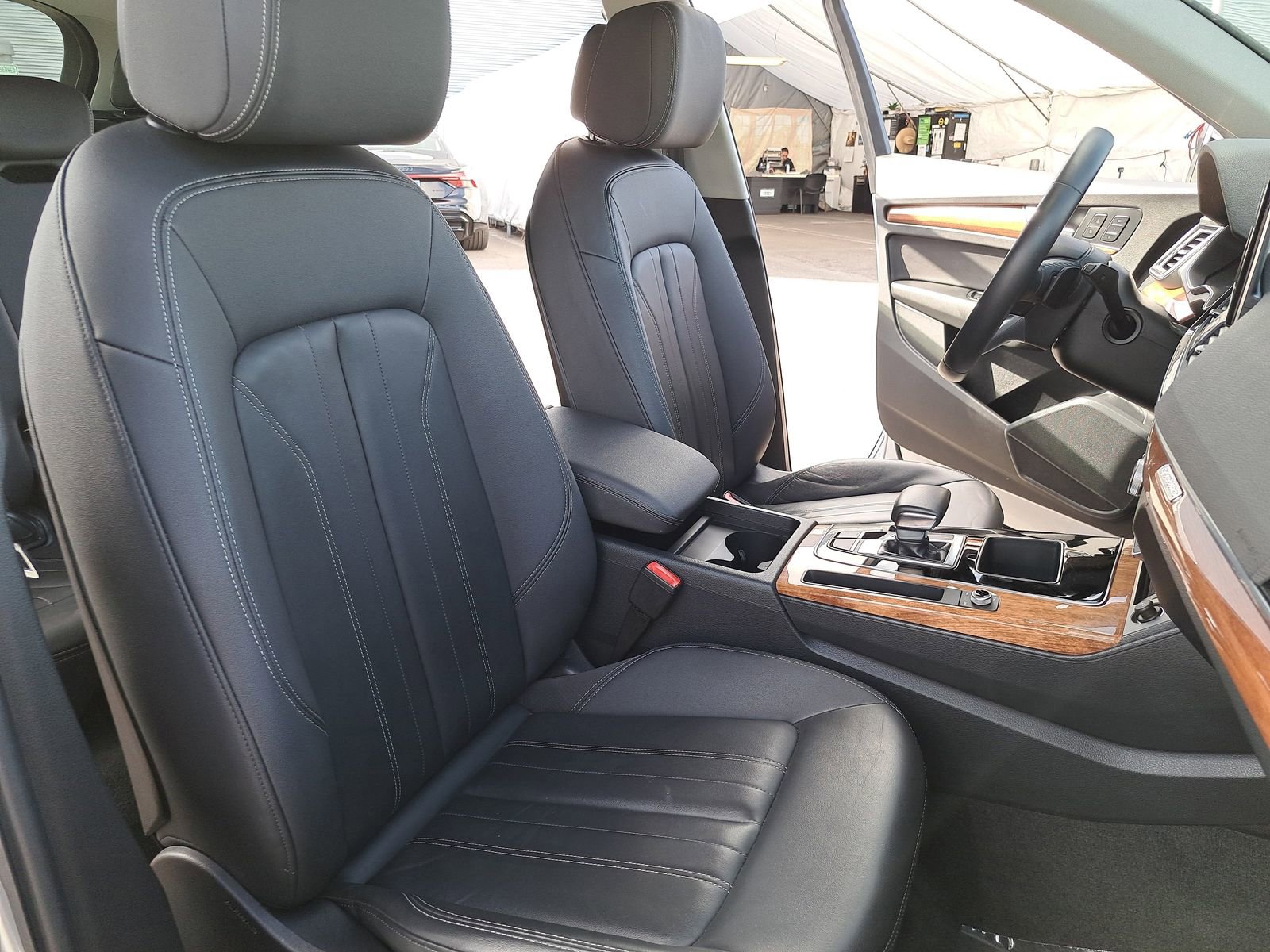 Used 2023 Audi Q5 2.0T Premium w/ Convenience Package image 10