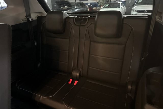 Used 2021 Volkswagen Tiguan SE image 18