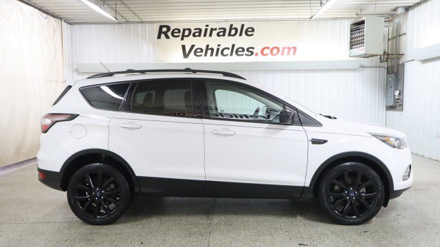 Used 2017 Ford Escape SE w/ SE Sport Appearance Package AWD/4WD image 4