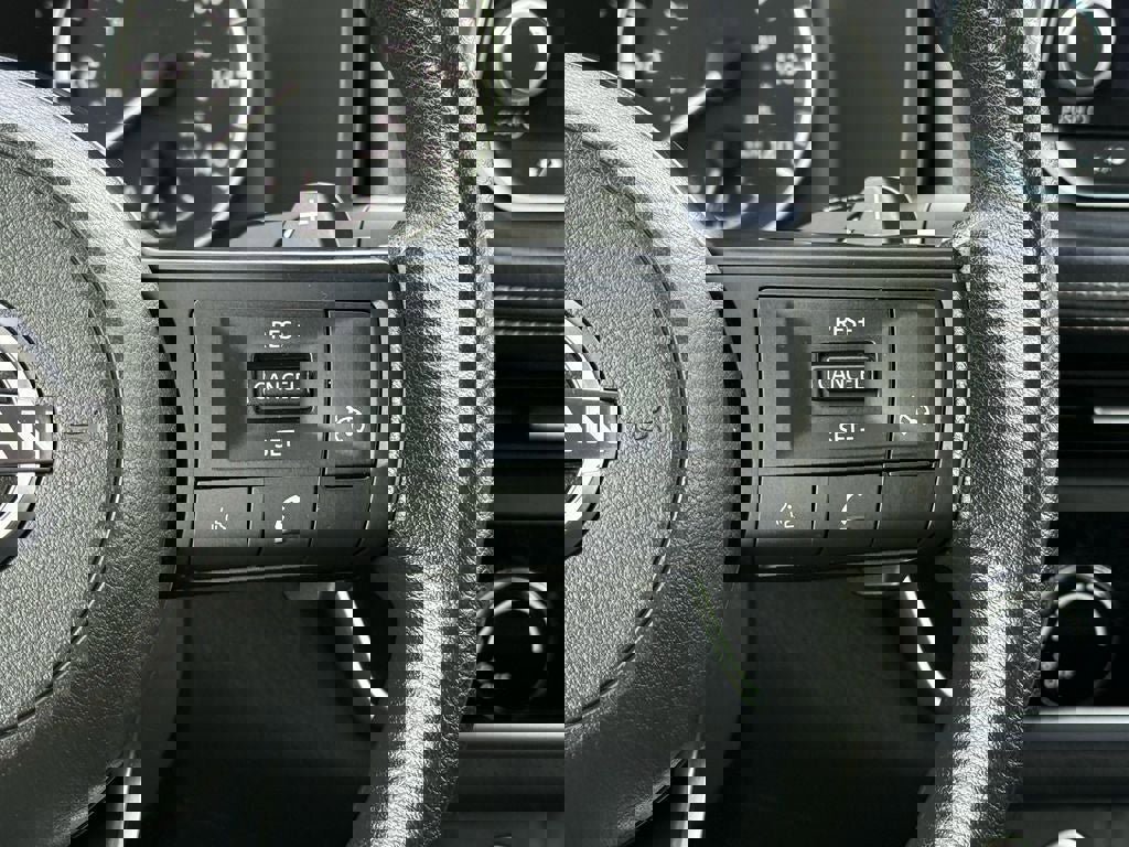 Used 2023 Nissan Rogue S image 22