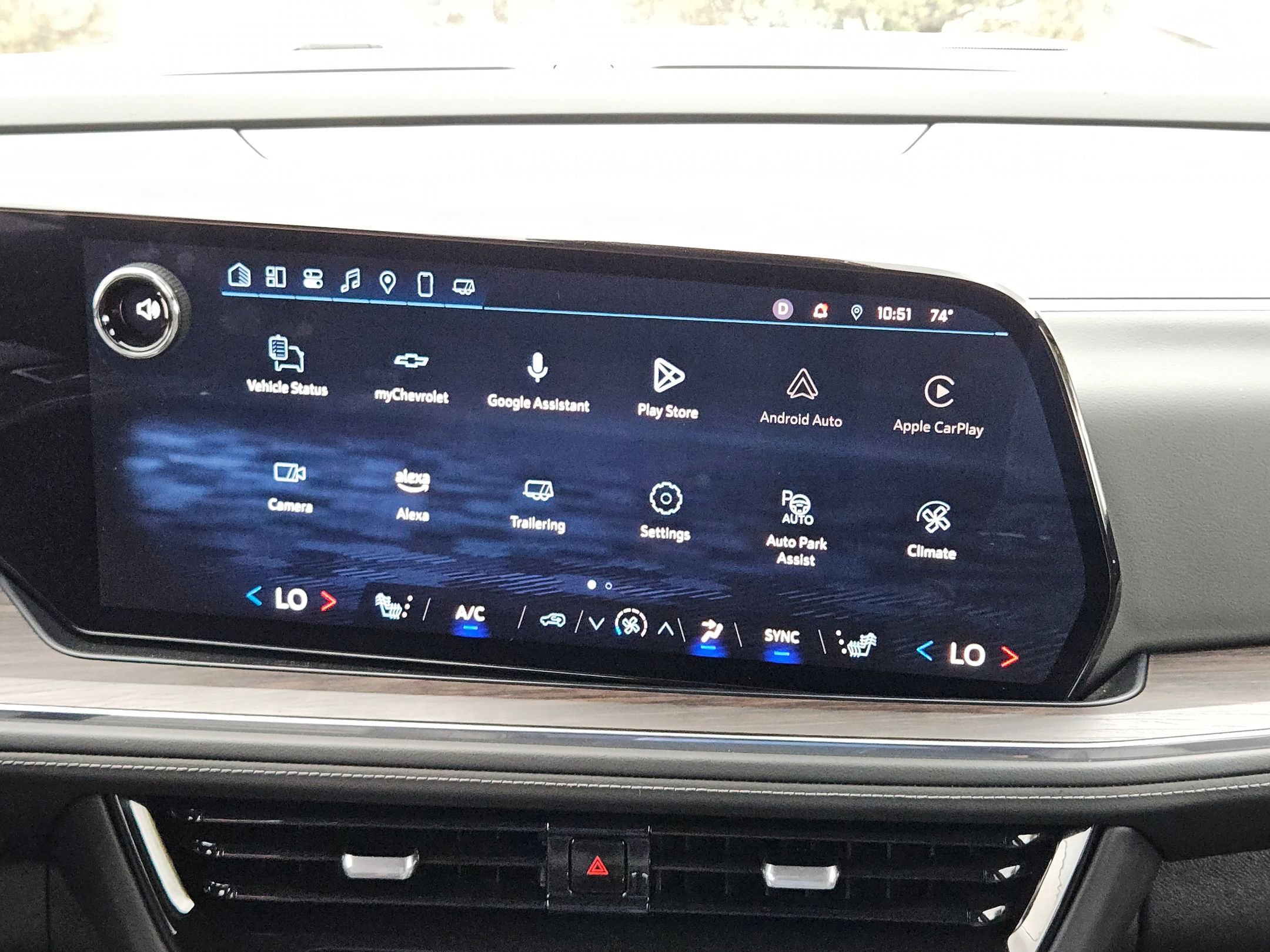 Certified 2025 Chevrolet Suburban LT AWD/4WD image 17