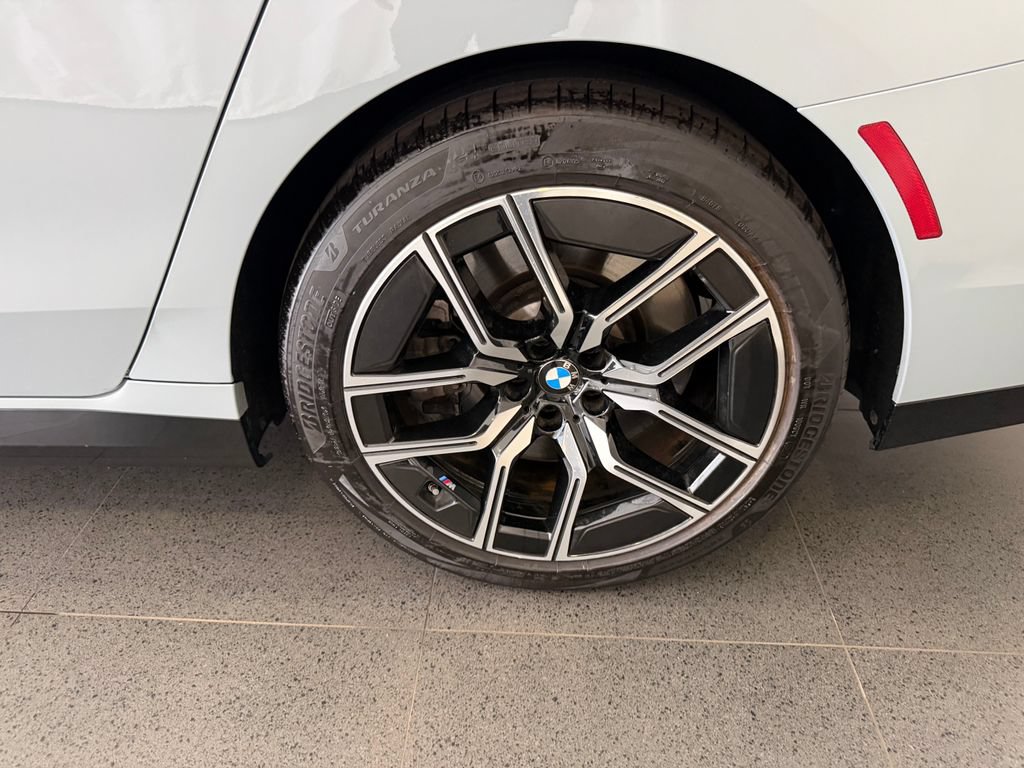 Used 2024 BMW 760i xDrive w/ Premium Package 2 AWD/4WD image 11