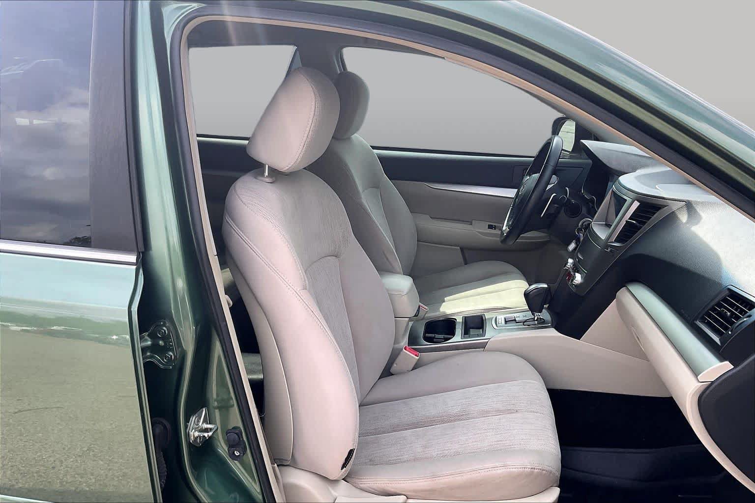 Used 2013 Subaru Outback 2.5i Premium AWD/4WD image 9
