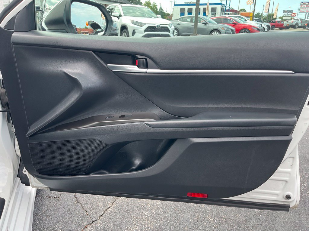 Used 2022 Toyota Camry SE FWD image 29