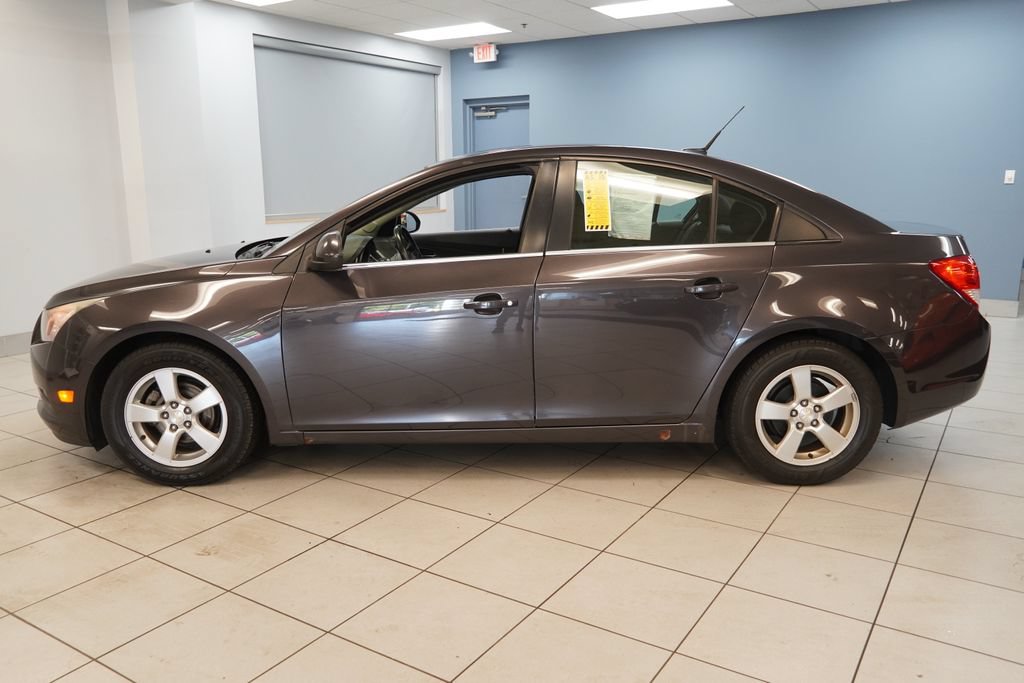 Used 2014 Chevrolet Cruze LT FWD image 2