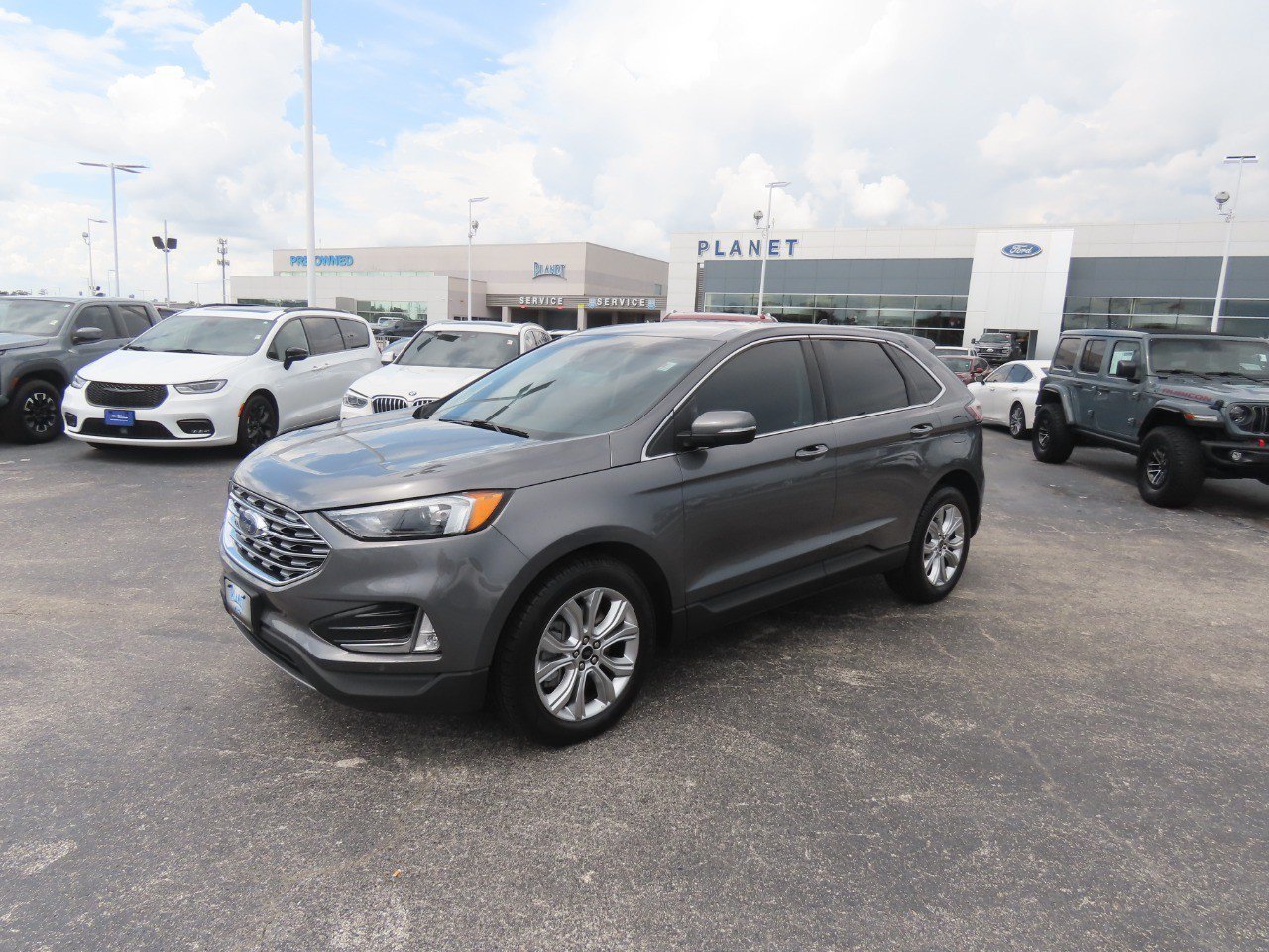 Used 2023 Ford Edge Titanium AWD/4WD image 2