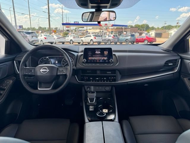 Used 2025 Nissan Rogue SV w/ SV Premium Package AWD/4WD image 7