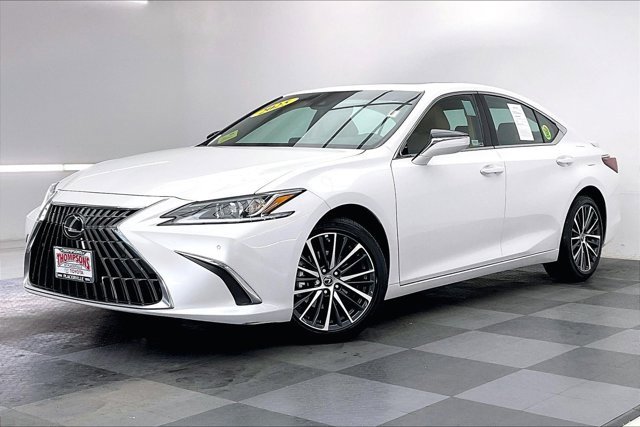 Used 2025 Lexus ES 300h w/ Premium Package image 12
