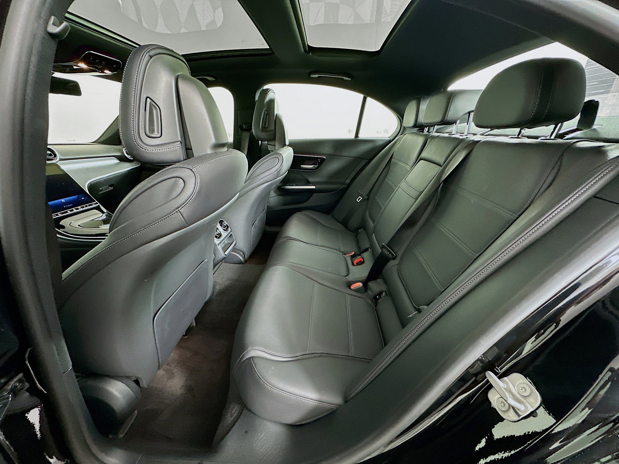 Used 2025 Mercedes-Benz C 300 4MATIC Sedan image 27