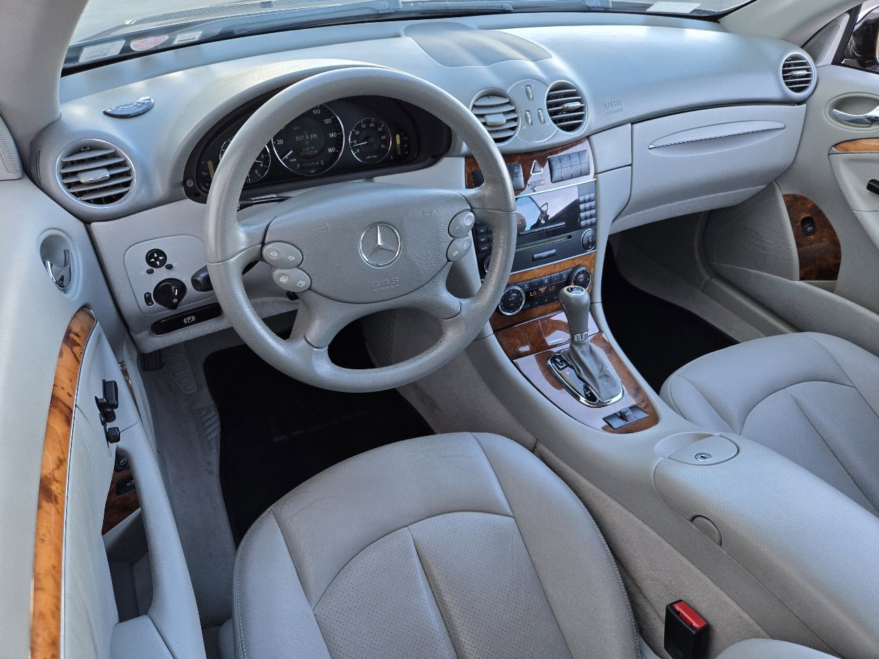 Used 2005 Mercedes-Benz CLK 500 Cabriolet image 2