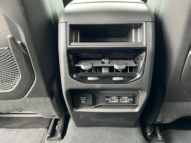 Used 2024 Jeep Grand Cherokee Altitude image 33