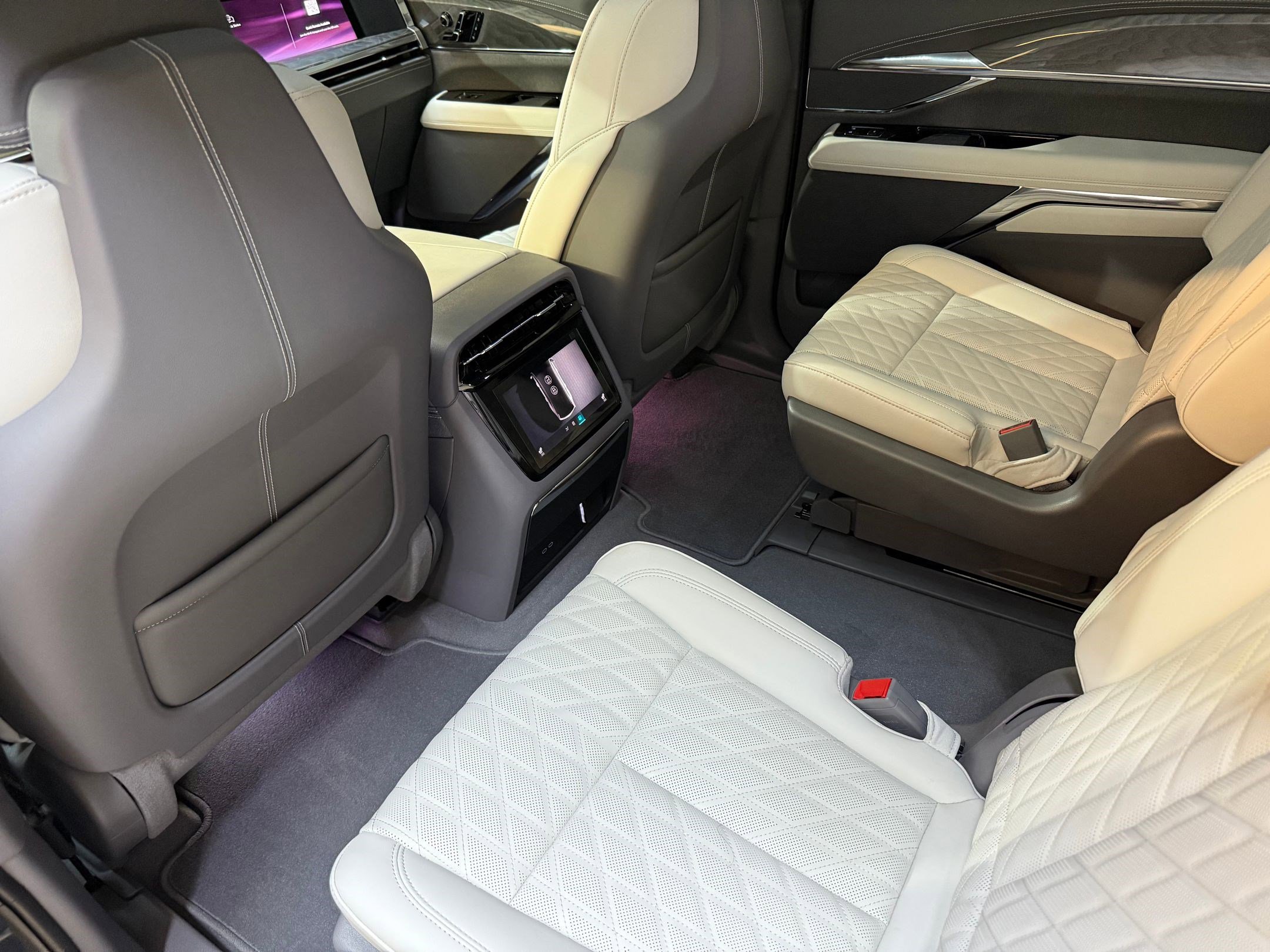 New 2025 Cadillac Escalade IQ Luxury 1 image 44