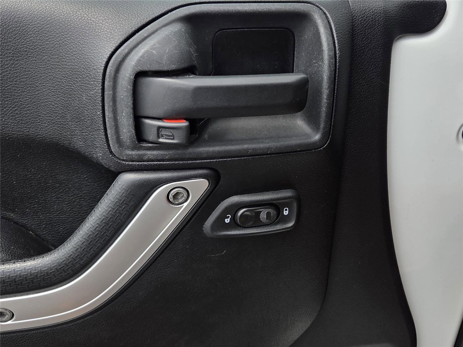 Used 2014 Jeep Wrangler Sahara AWD/4WD image 18