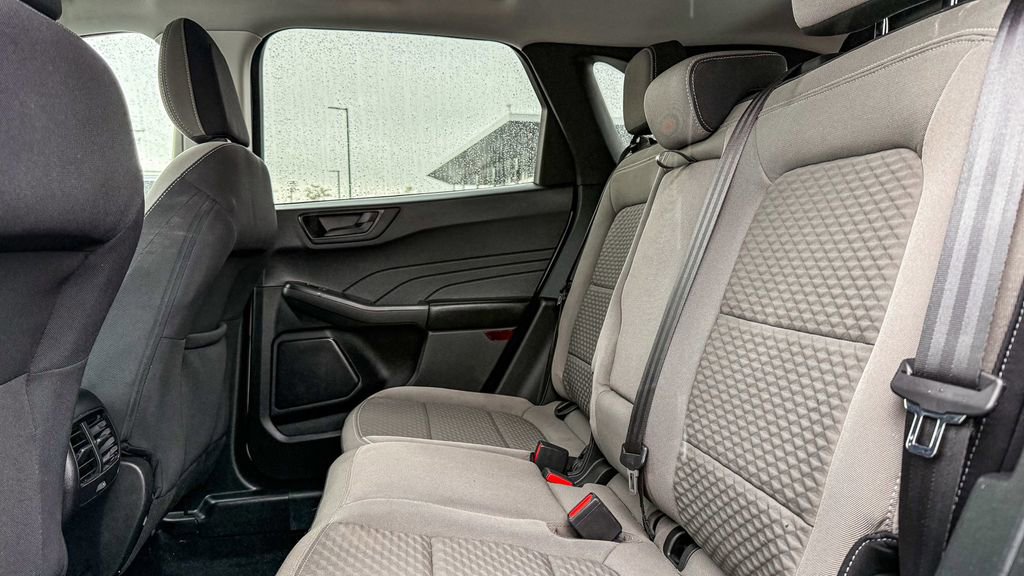 Used 2022 Ford Escape SE w/ SE Sport Appearance Package FWD image 17