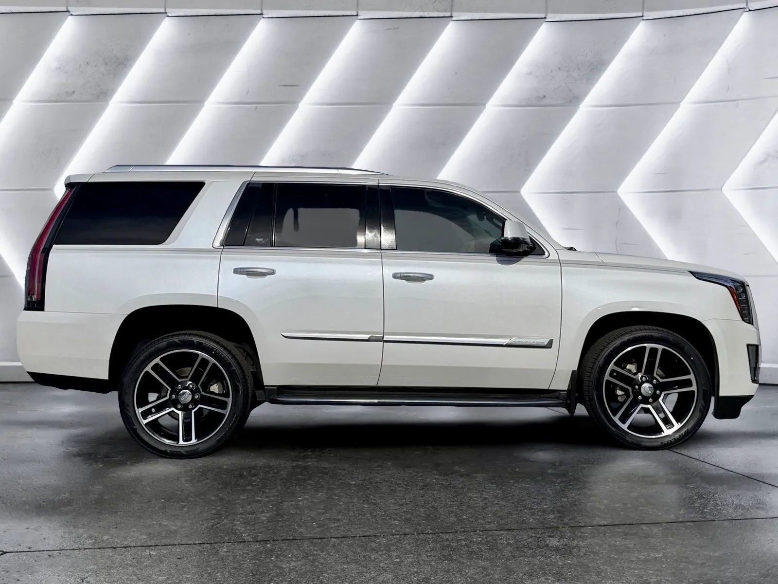 Used 2016 Cadillac Escalade Luxury image 6