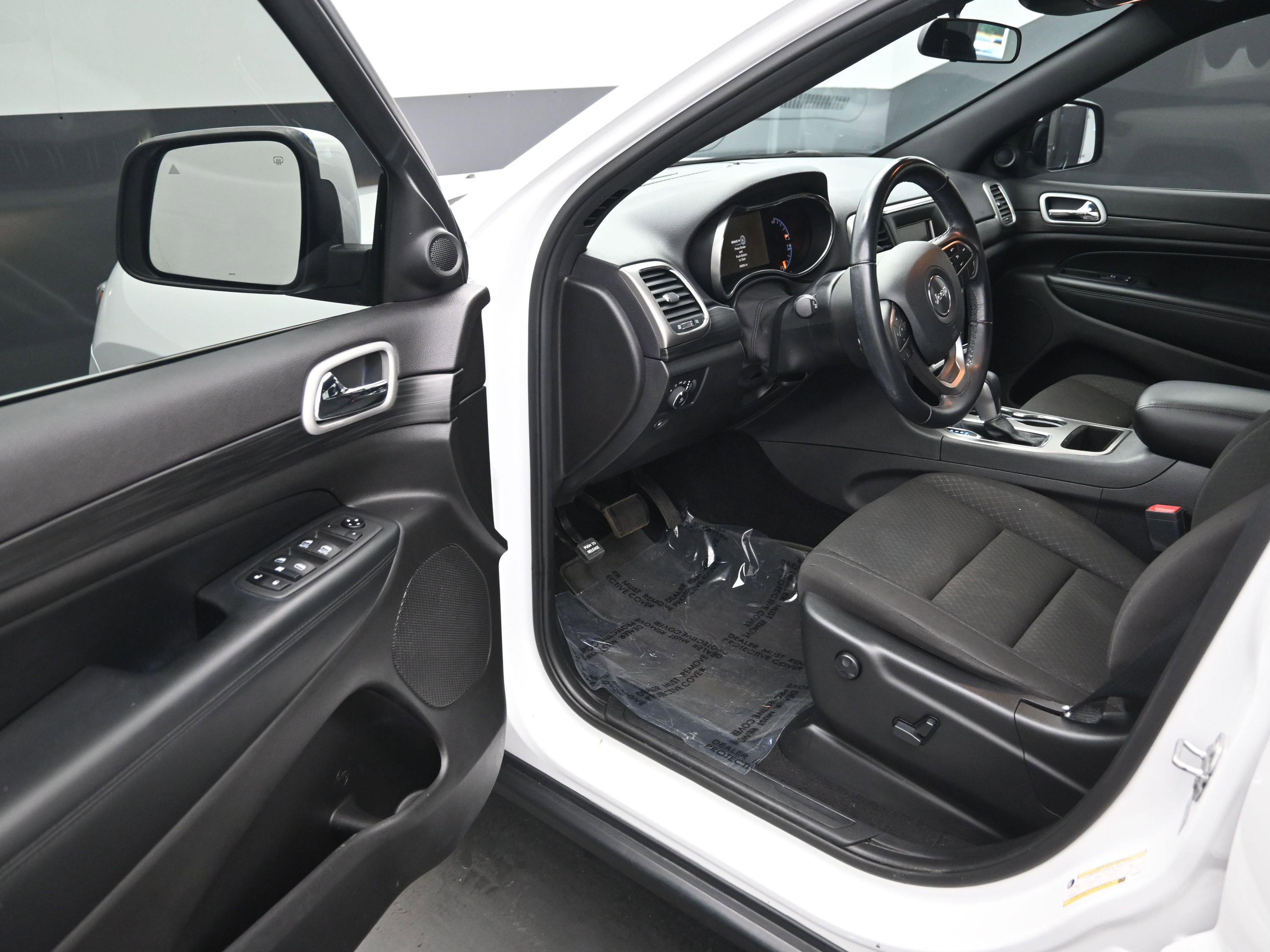 Used 2021 Jeep Grand Cherokee Laredo image 10